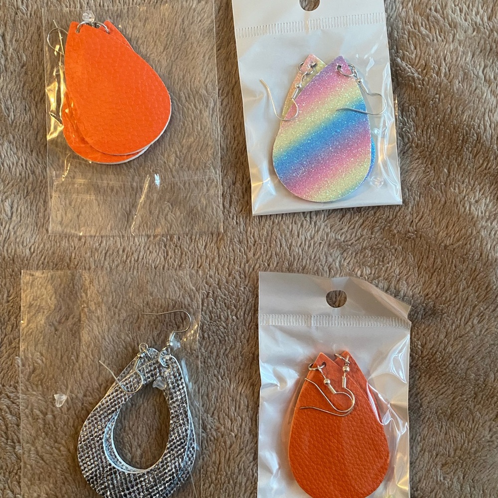 Earrings (4 pairs)